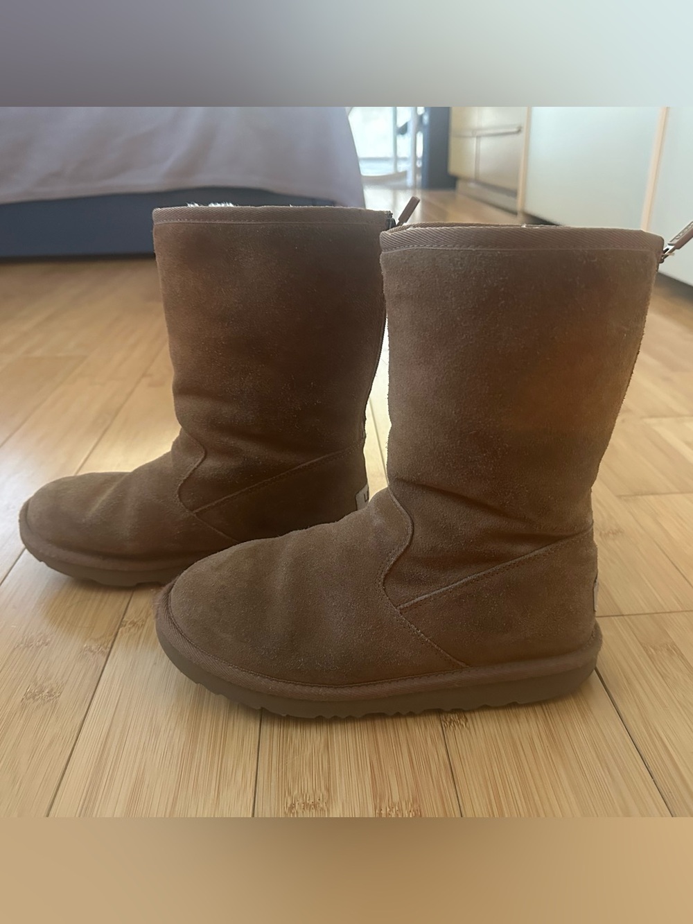 UGG Kids Lil Sunshine ISuede Zip Boots Chestnut Brown - Size US 4